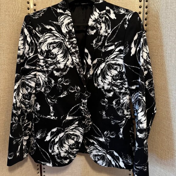 J. Ferrar Black and White Floral Suit- 33R Slim Pant; 40S Slim Blazer/Jacket - Picture 1 of 5